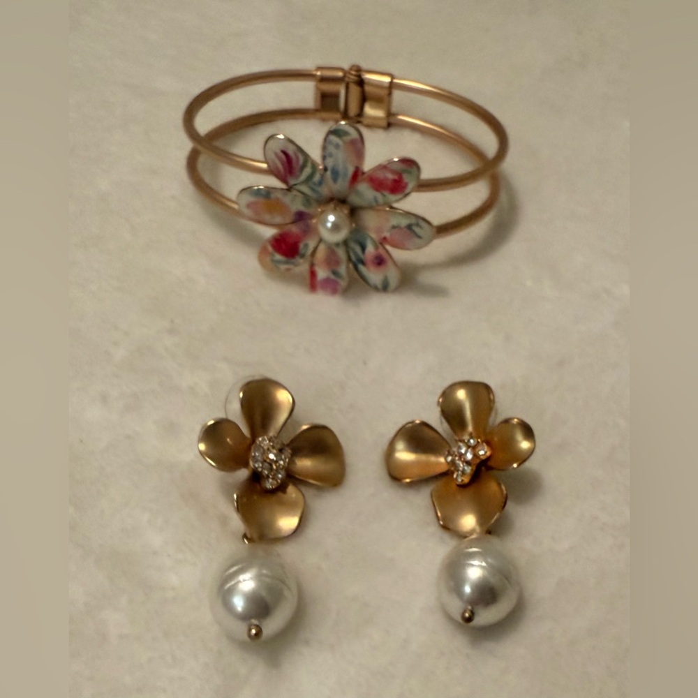 Floral Gold and Pearl Jewelry Set